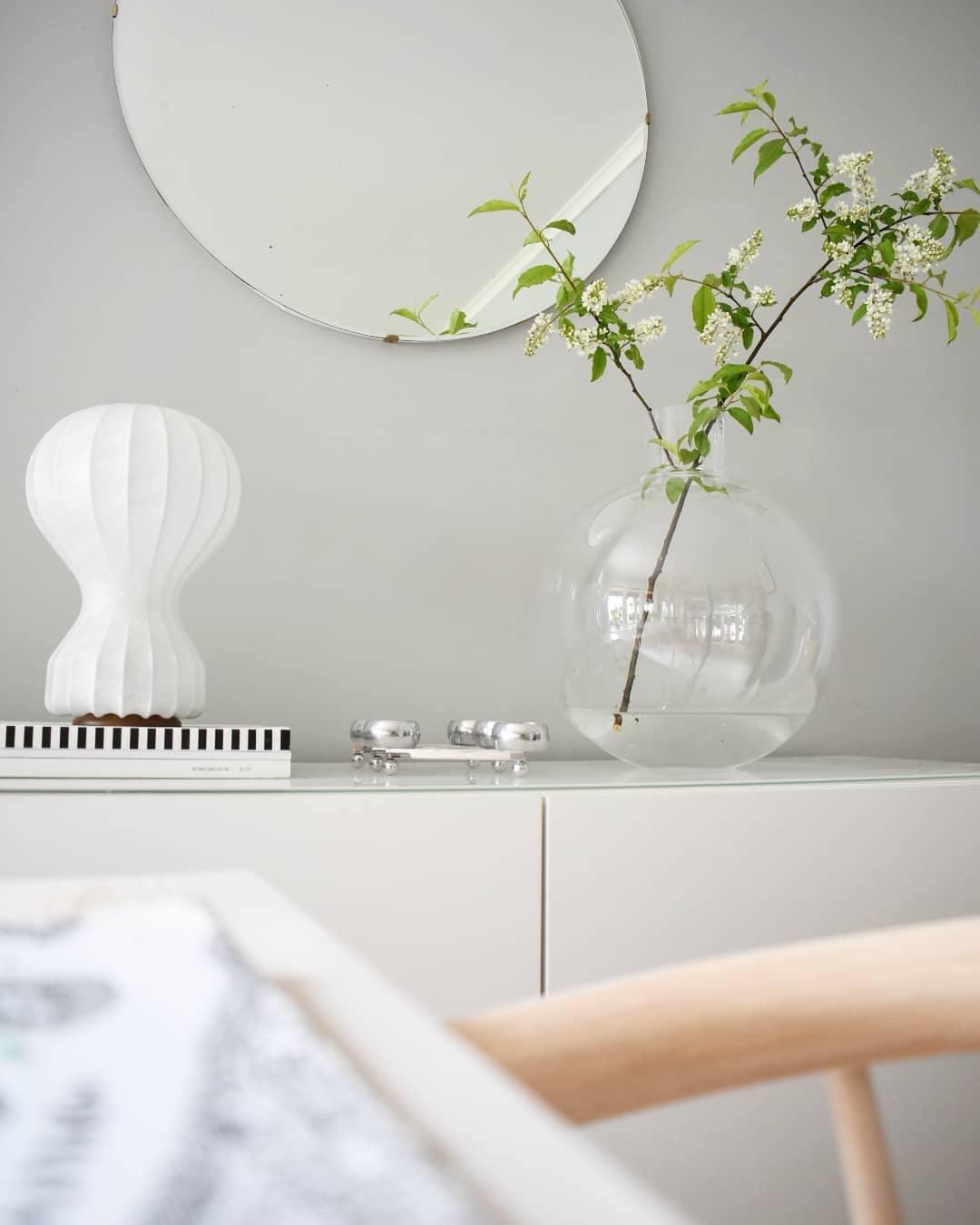 Lirove skulptural bordslampa i stål