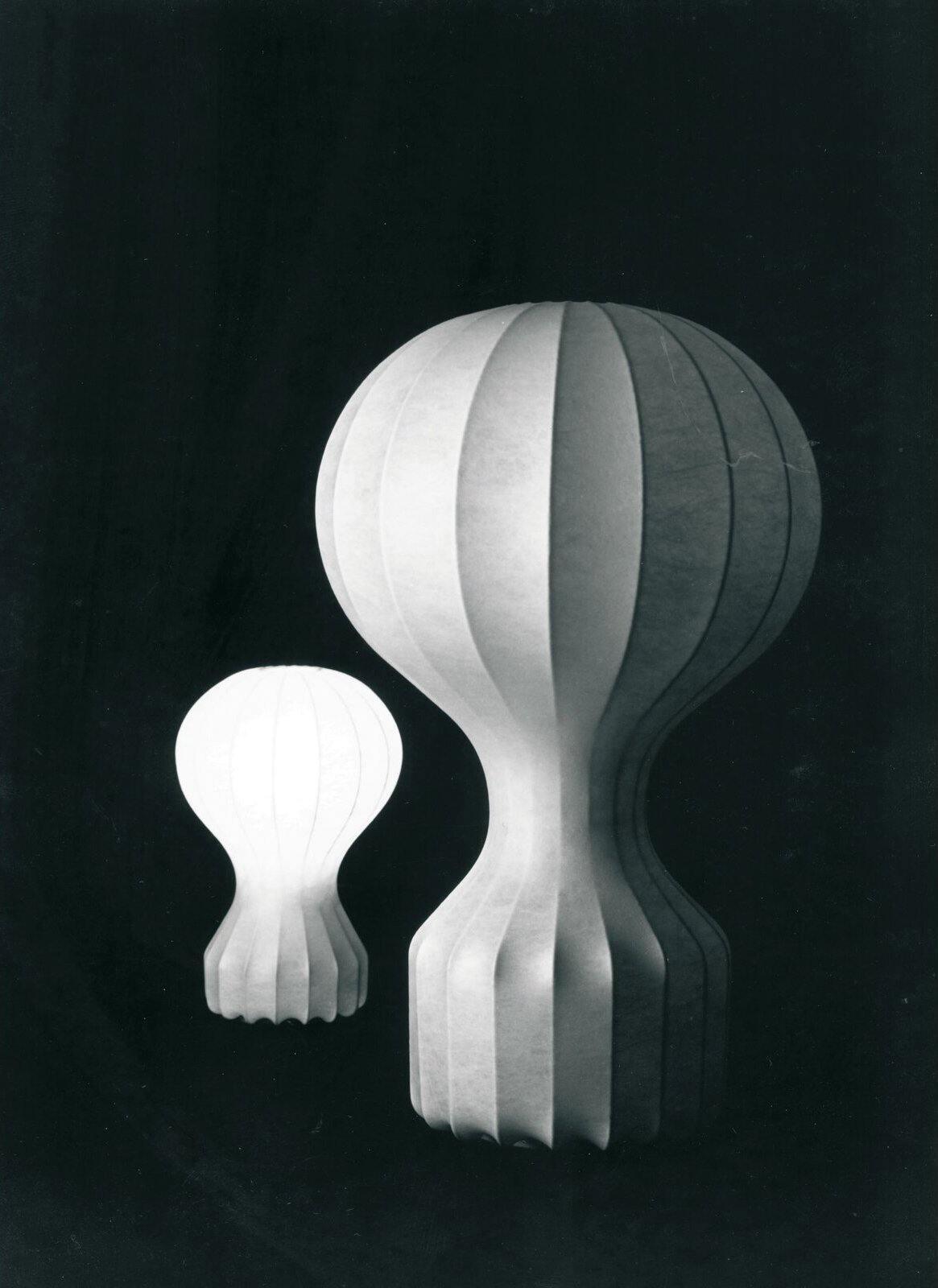 Lirove skulptural bordslampa i stål