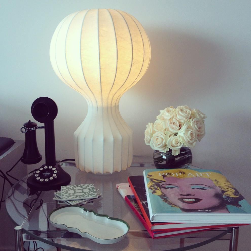 Lirove skulptural bordslampa i stål