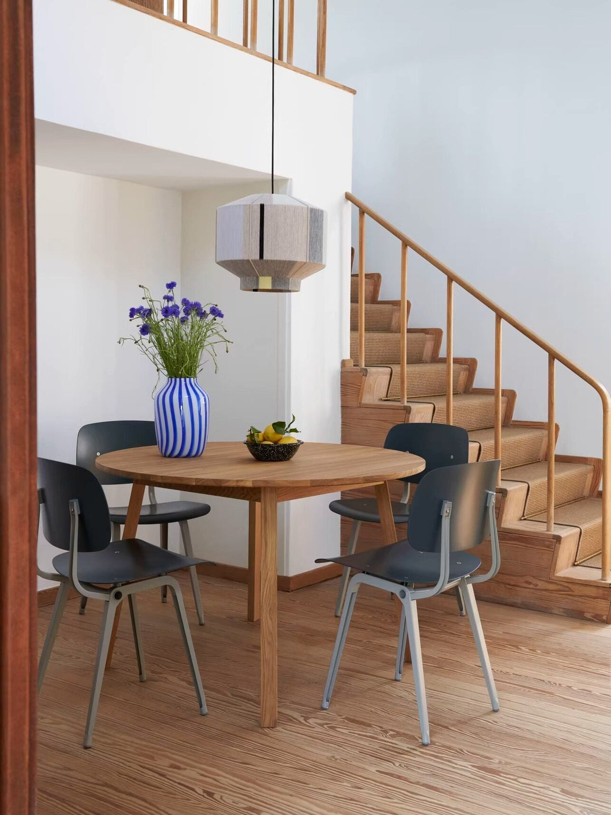 Candeeiro suspenso de lanterna enrolado à mão