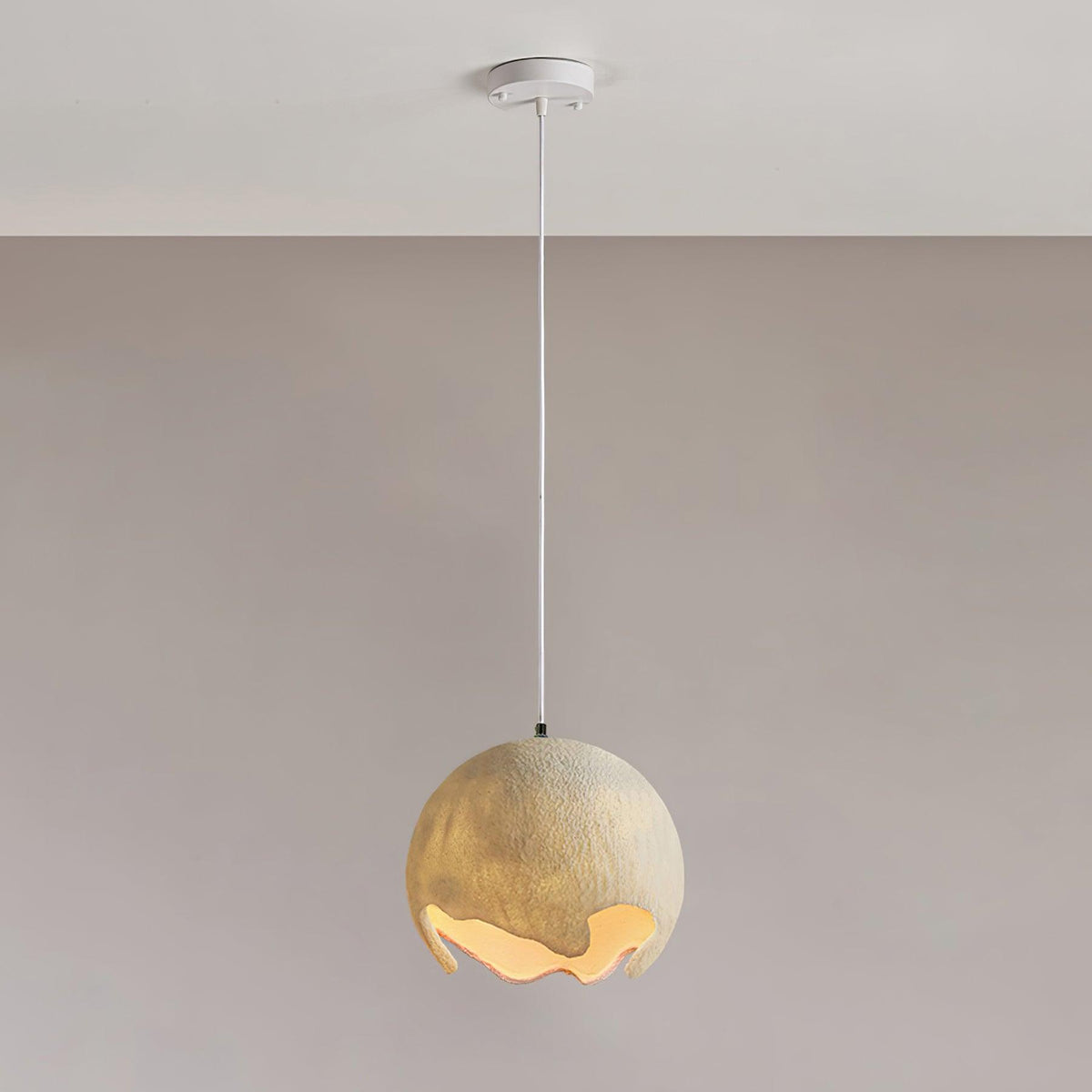 Lustre suspenso em resina wabi-sabi Patrick