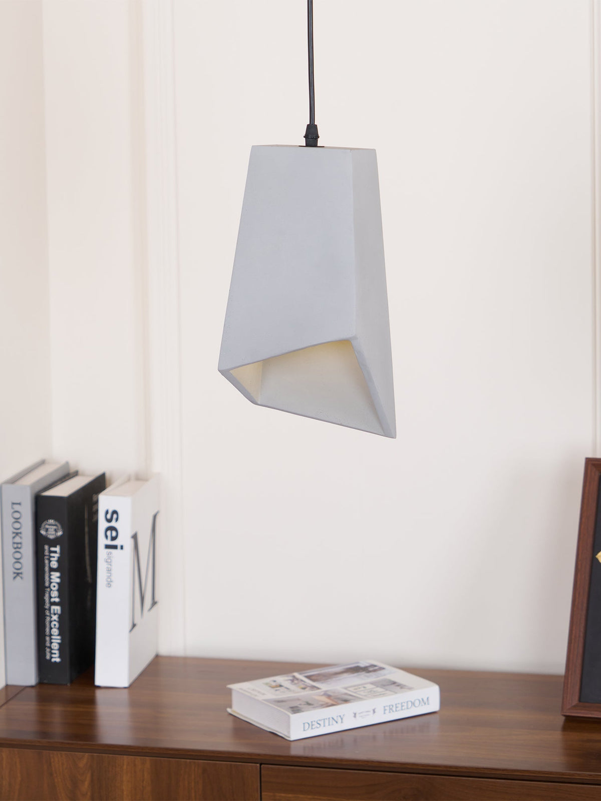 Candeeiro suspenso industrial Geo em cimento