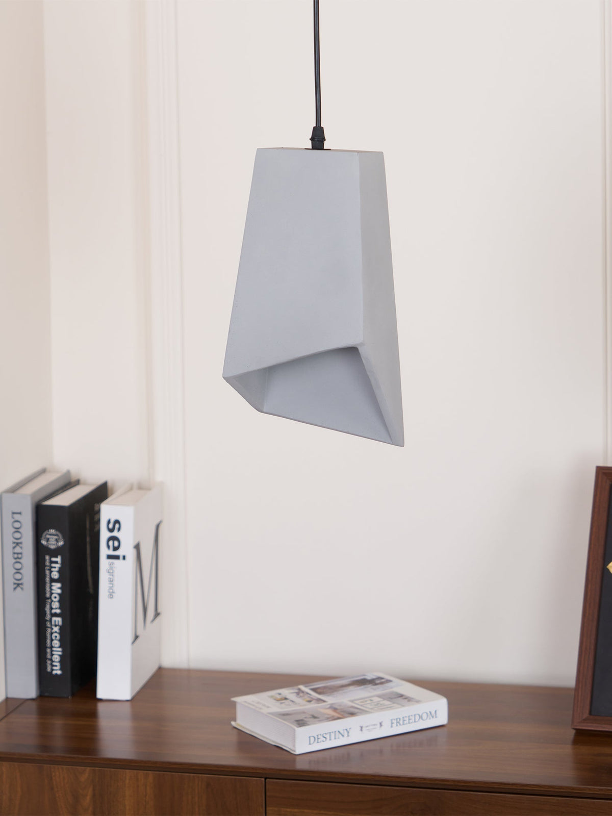 Candeeiro suspenso industrial Geo em cimento