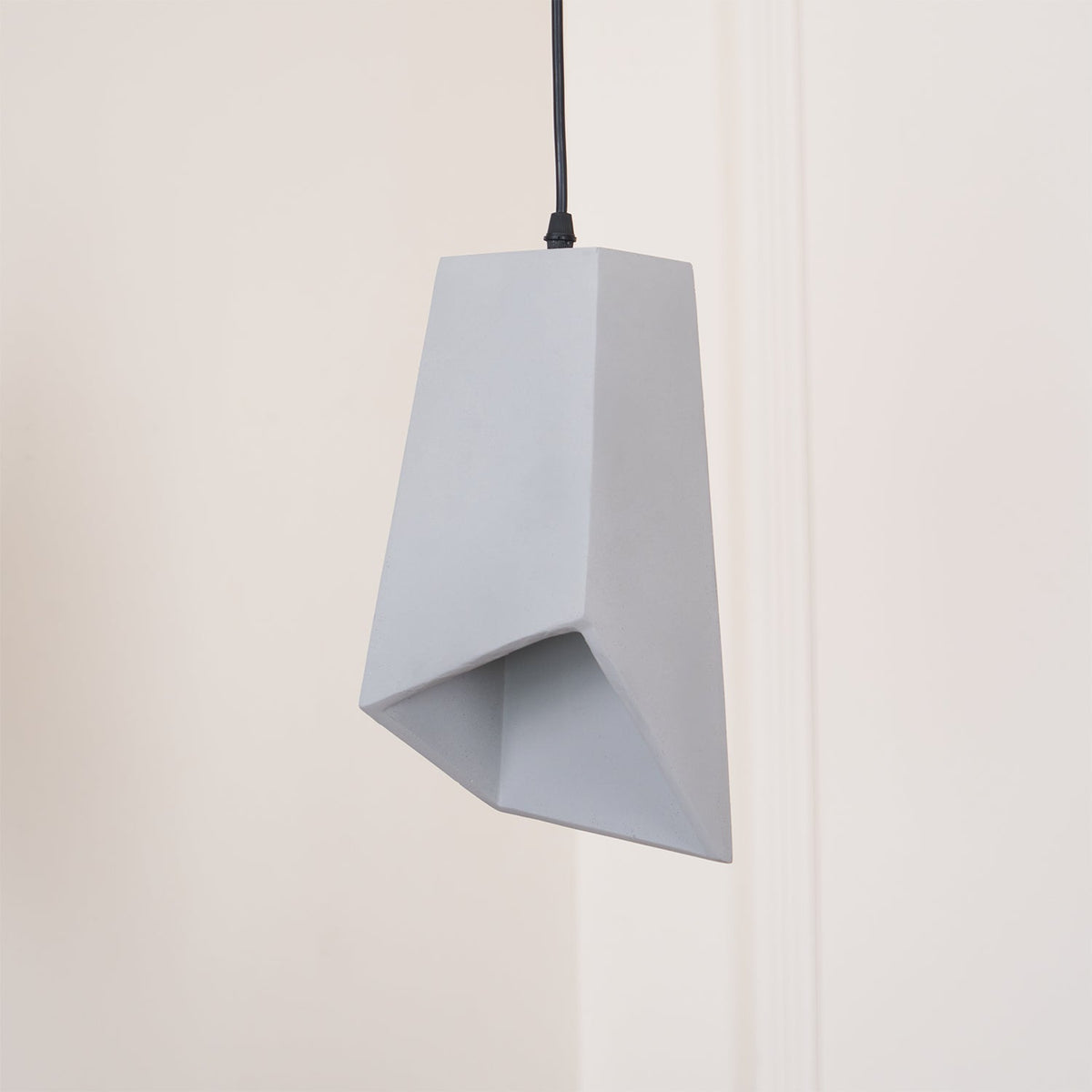 Candeeiro suspenso industrial Geo em cimento