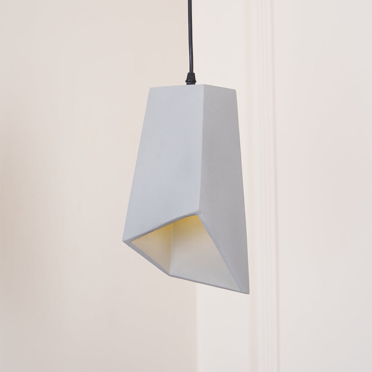 Candeeiro suspenso industrial Geo em cimento