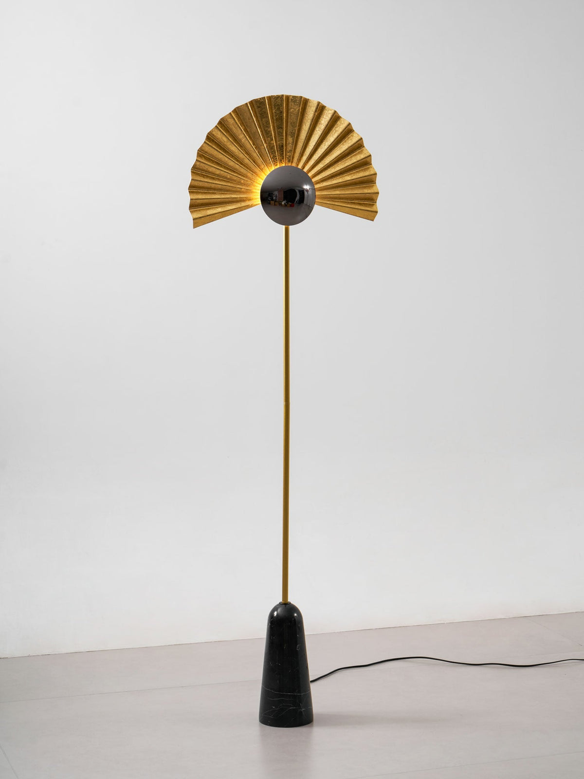 Candeeiro de pé Solvaar Gilded Fan