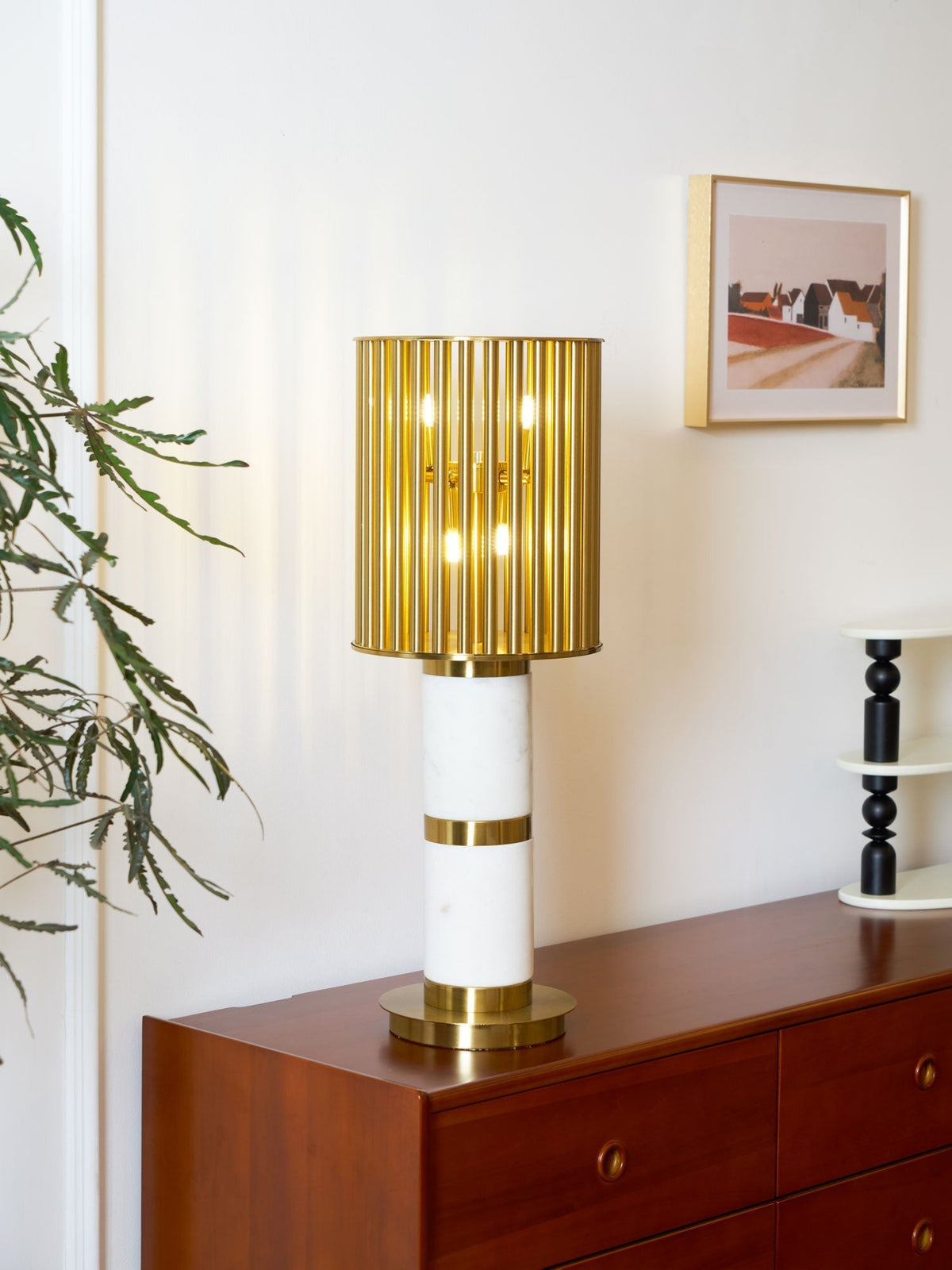 Elios Forgyldt bordlampe med burdesign