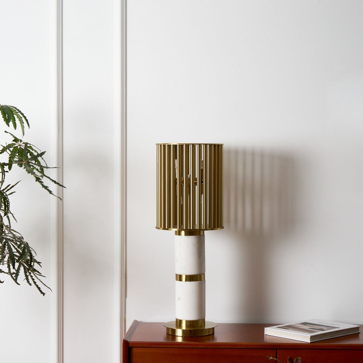 Elios Forgyldt bordlampe med burdesign