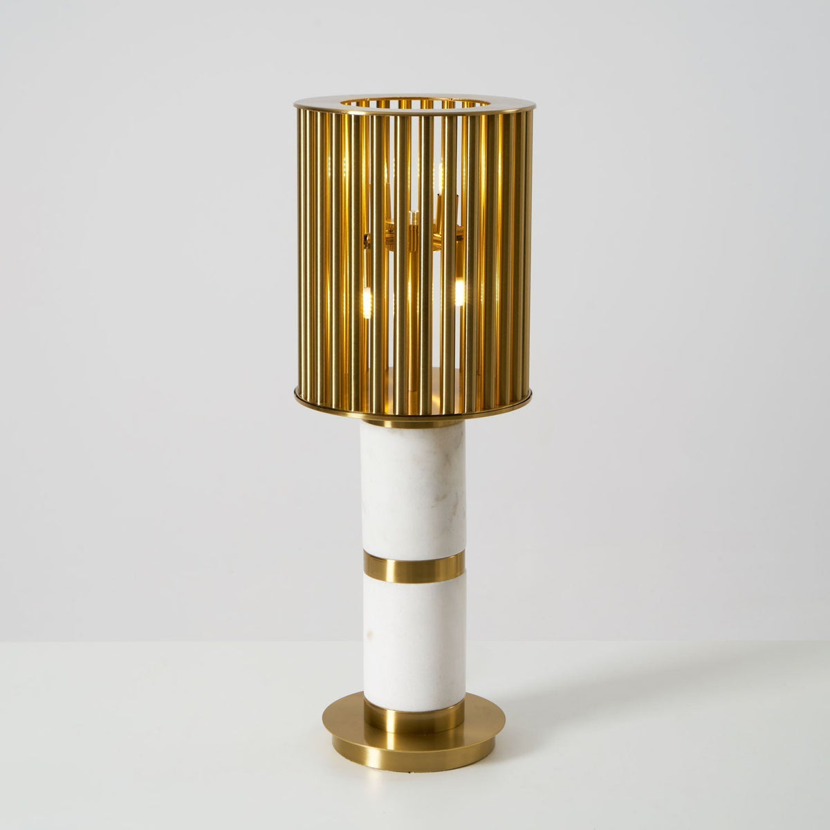 Elios Forgyldt bordlampe med burdesign