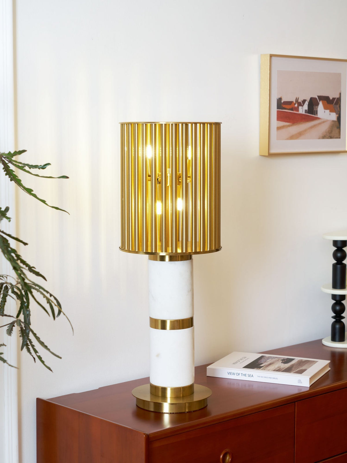 Elios Forgyldt bordlampe med burdesign