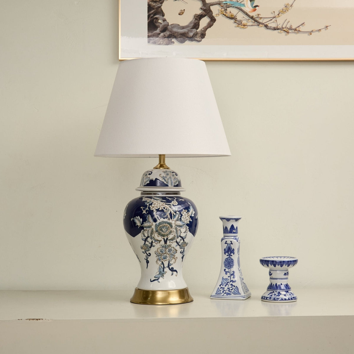 Montreval bordslampa med accentdetaljer