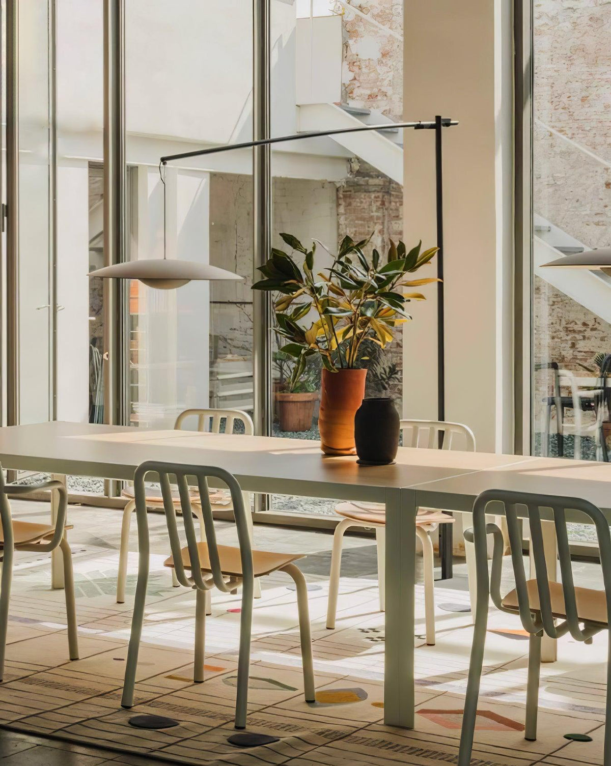 Ferinira minimalistisk golvlampa i aluminium