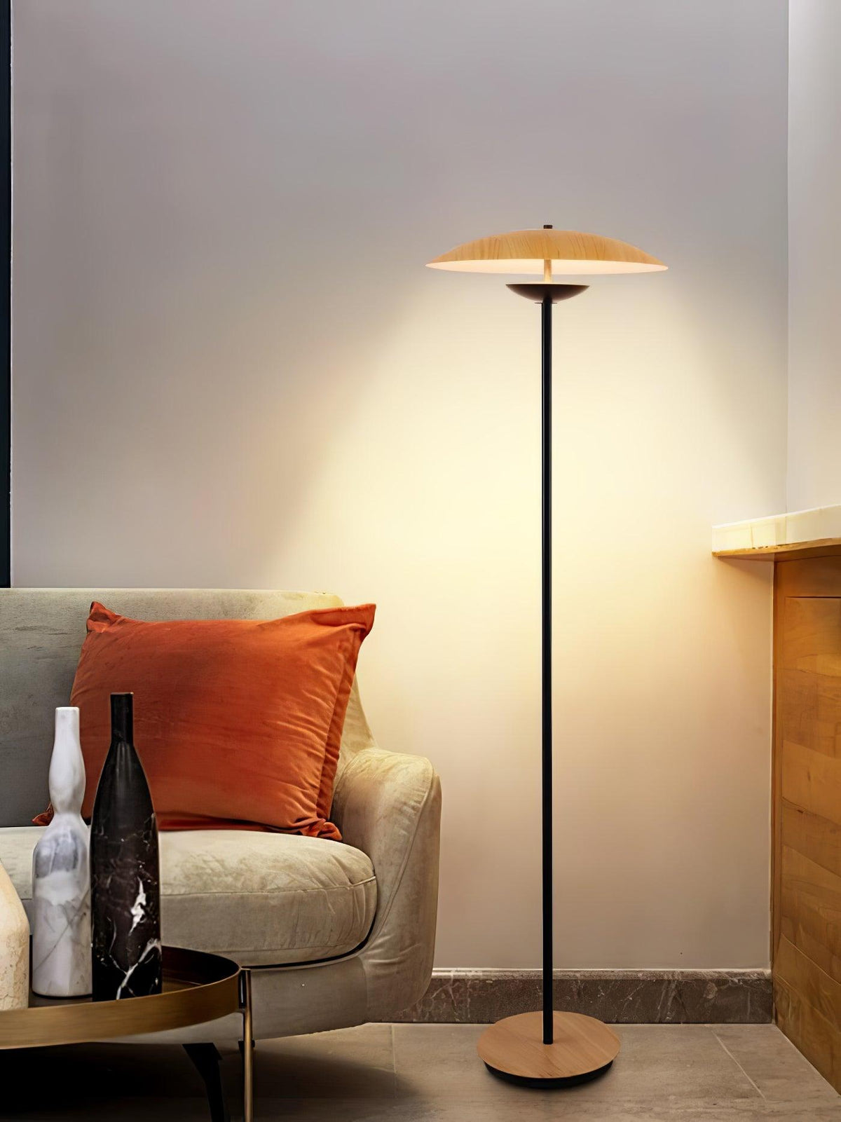 Ferinira minimalistisk golvlampa i aluminium