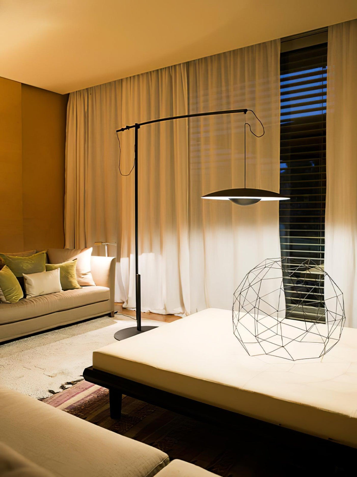 Ferinira minimalistisk golvlampa i aluminium
