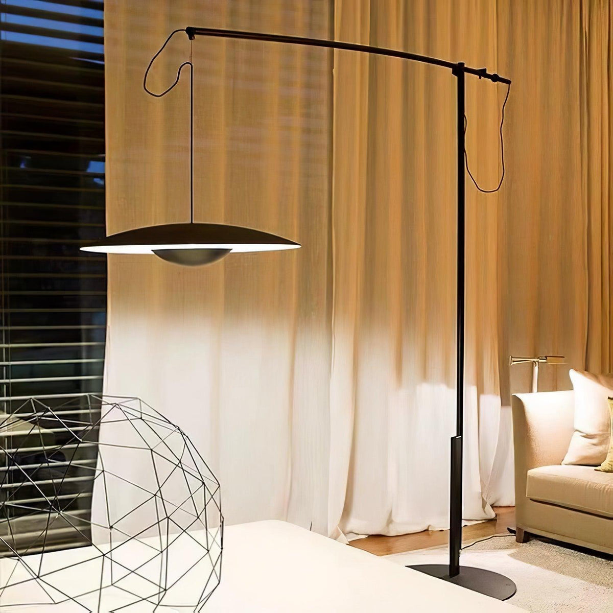 Ferinira minimalistisk golvlampa i aluminium