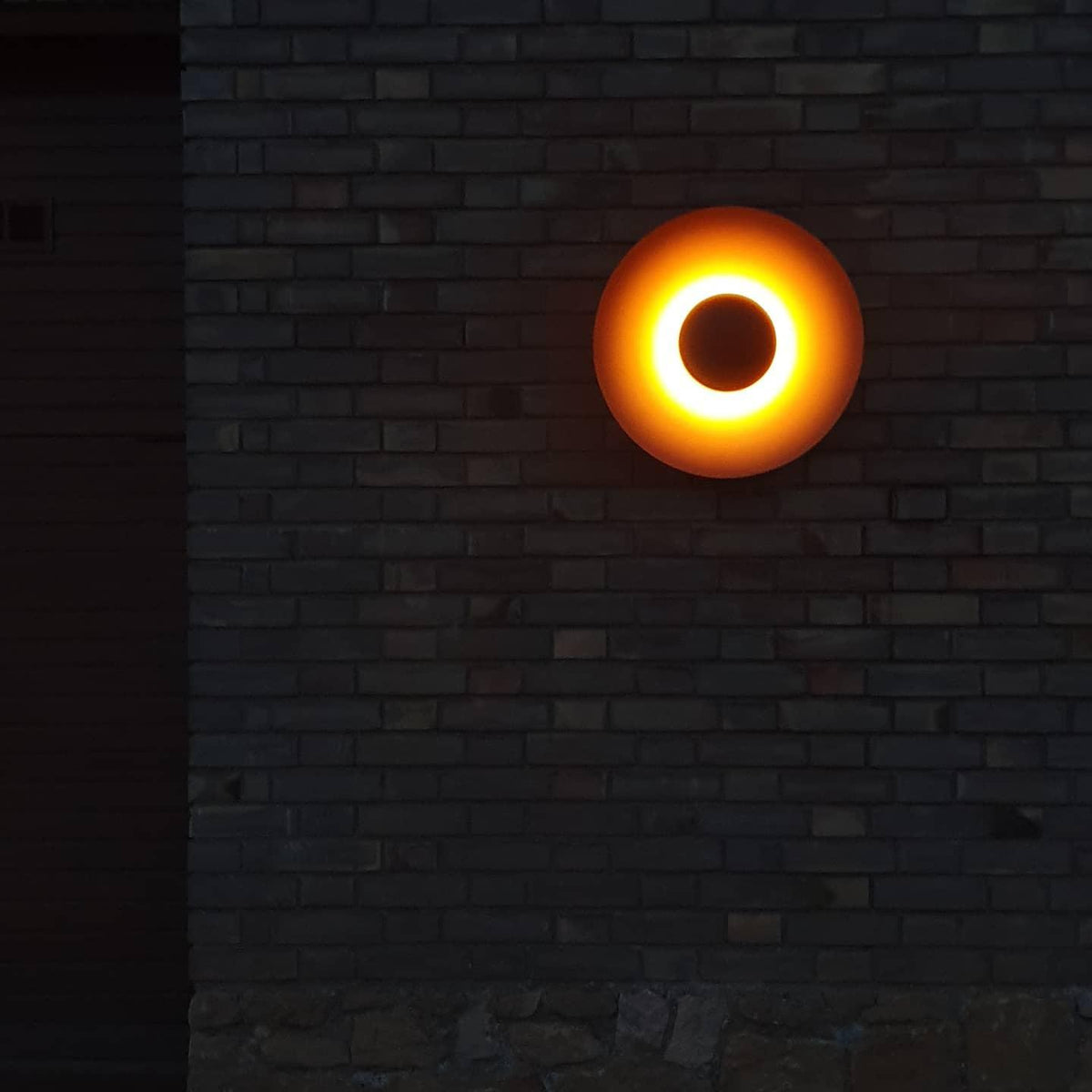Erlirora enkel vägglampa med mjukt sken, plug-in