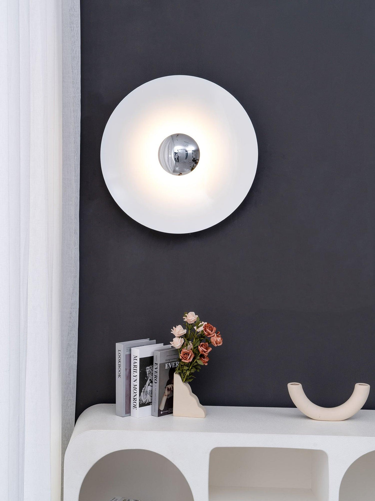 Erlirora enkel vägglampa med mjukt sken, plug-in