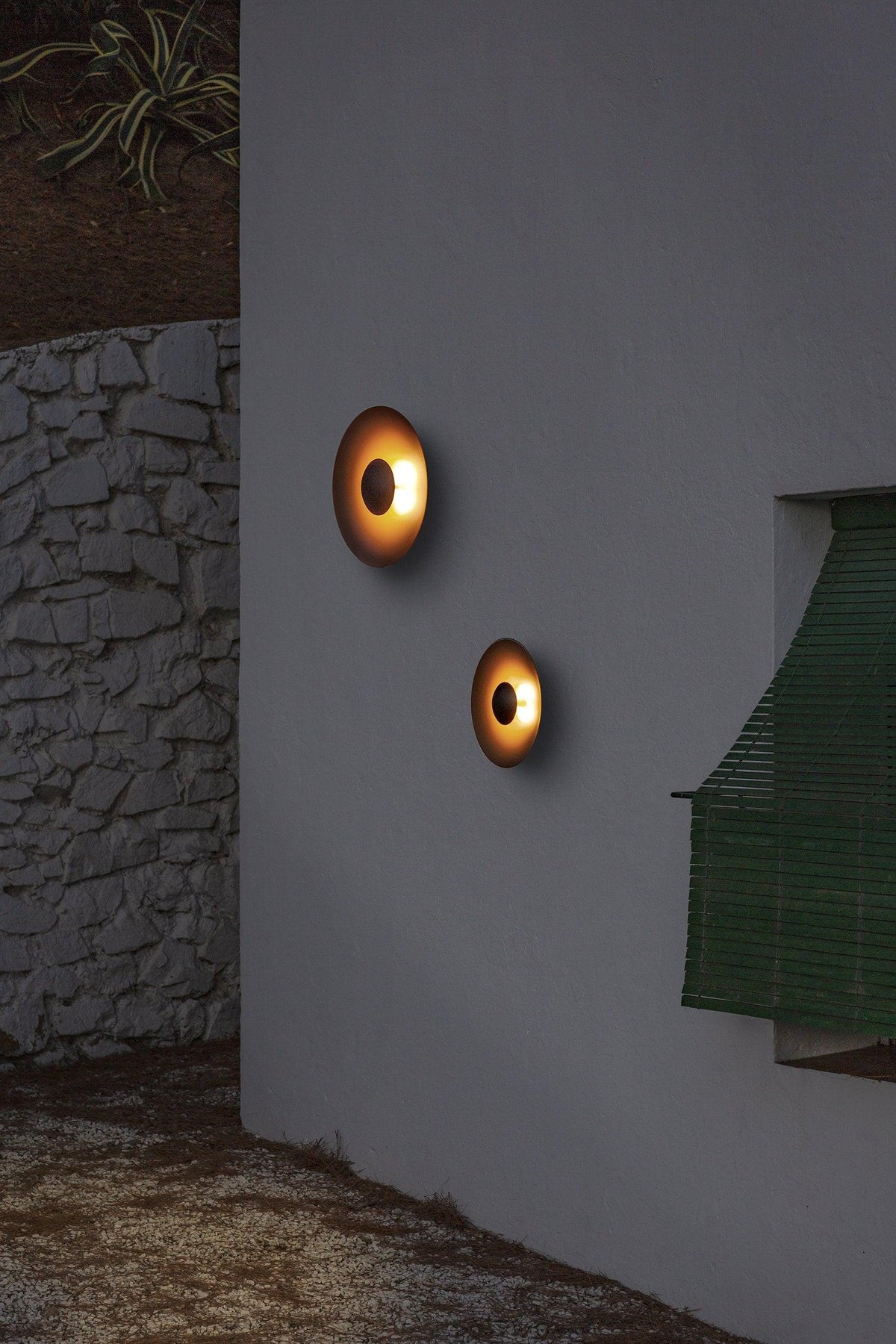Erlirora enkel vägglampa med mjukt sken, plug-in