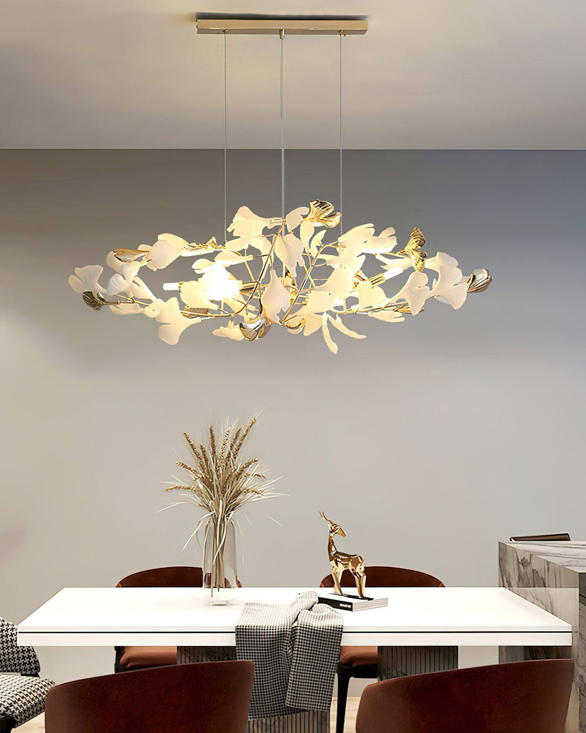 Candeeiro de teto elegante artístico Quiven, em cerâmica dourada com folha de ginkgo