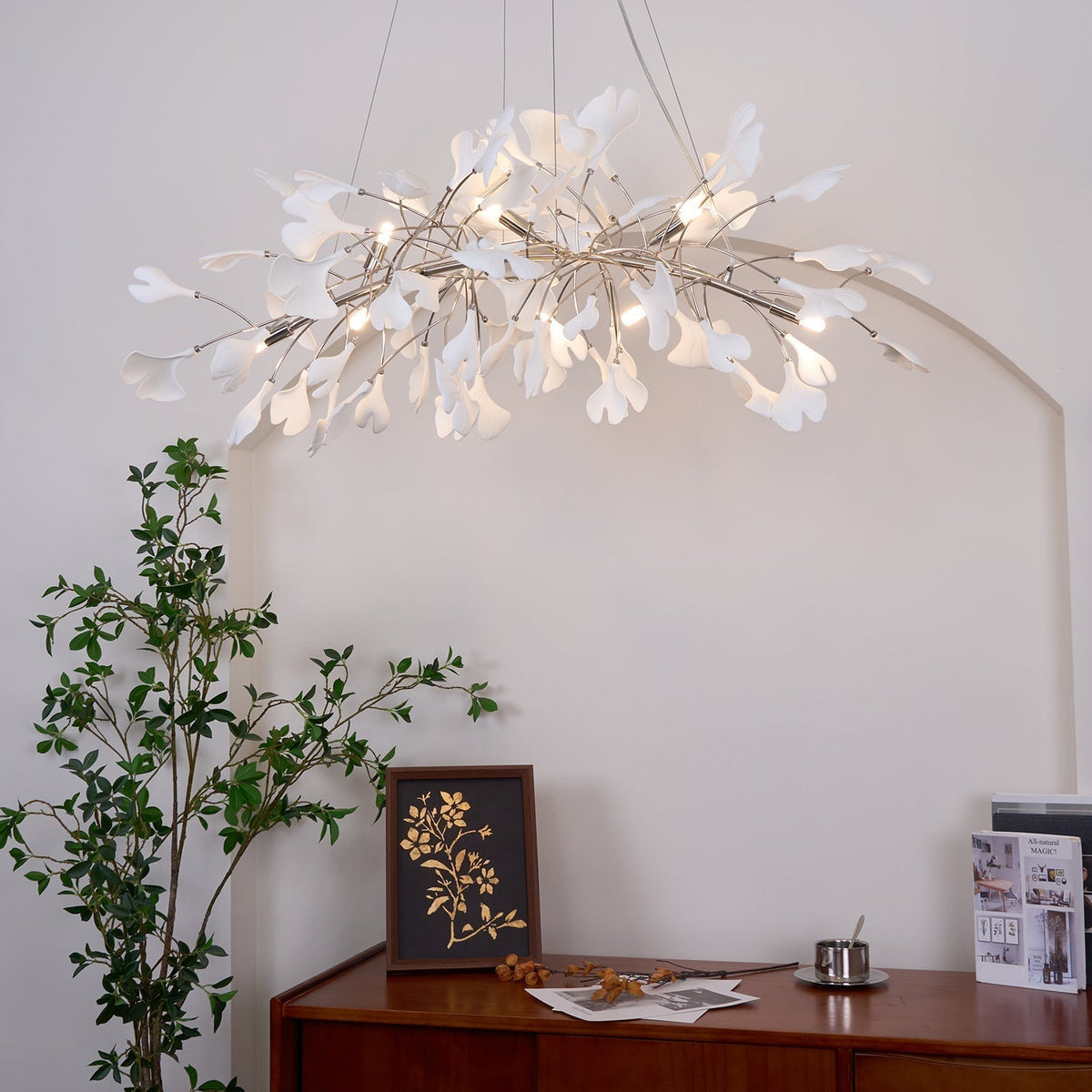 Aruxin art deco -tyylinen alaspäin kaartuva neidonhiuspuukattokruunu
