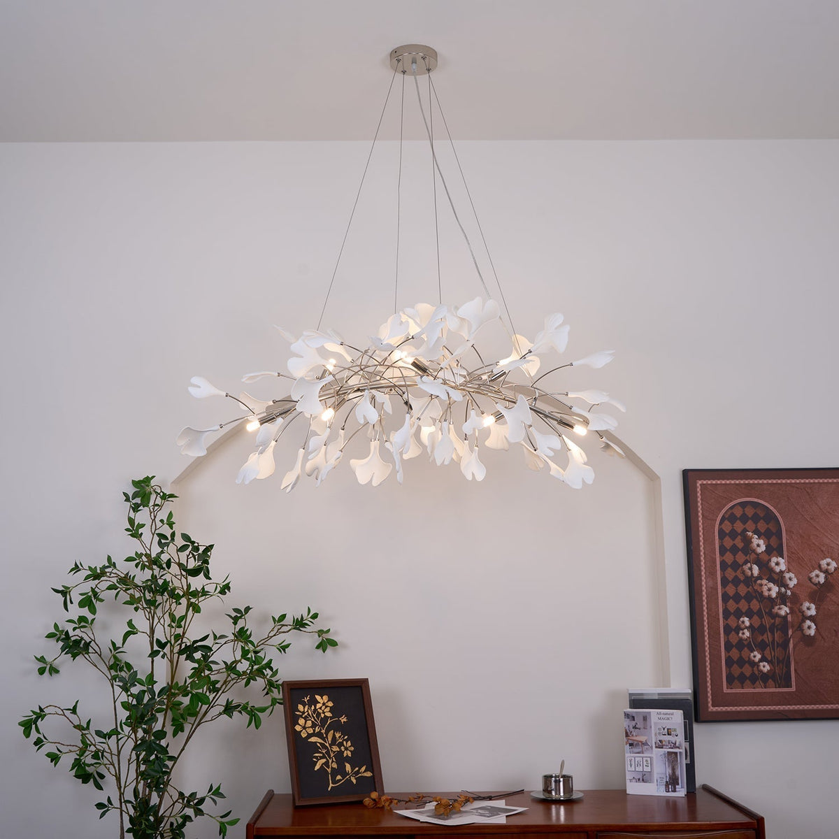 Aruxin art deco -tyylinen alaspäin kaartuva neidonhiuspuukattokruunu