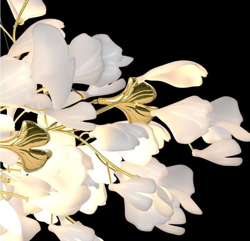 Viraaelle lysekrone med gingko-blade og keramiske elementer
