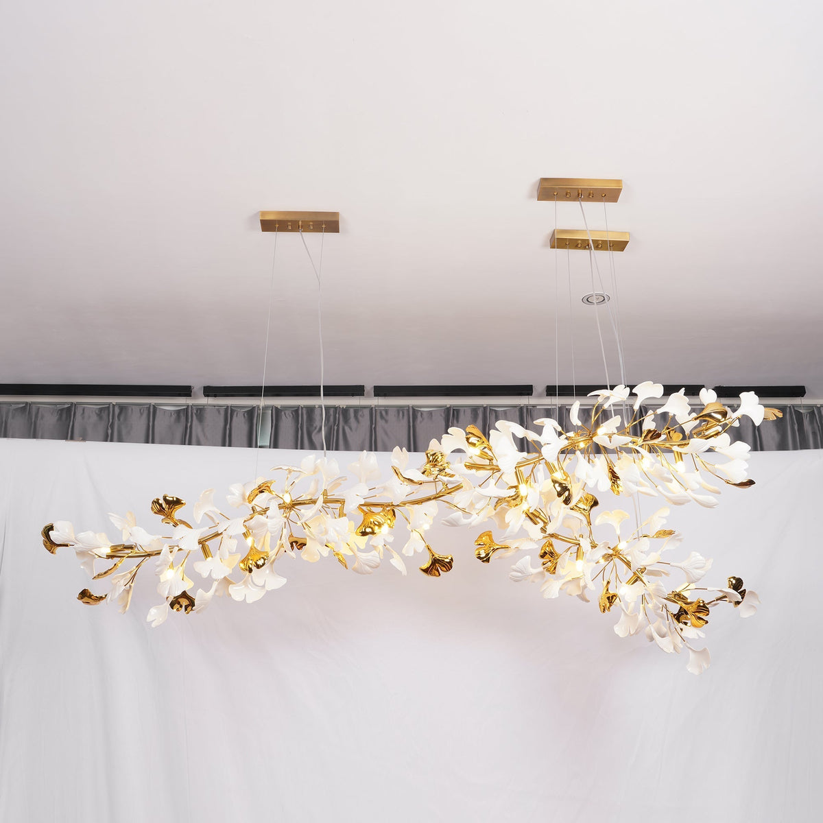 Candeeiro de teto Ceroraine Gingko A em porcelana, LED moderno