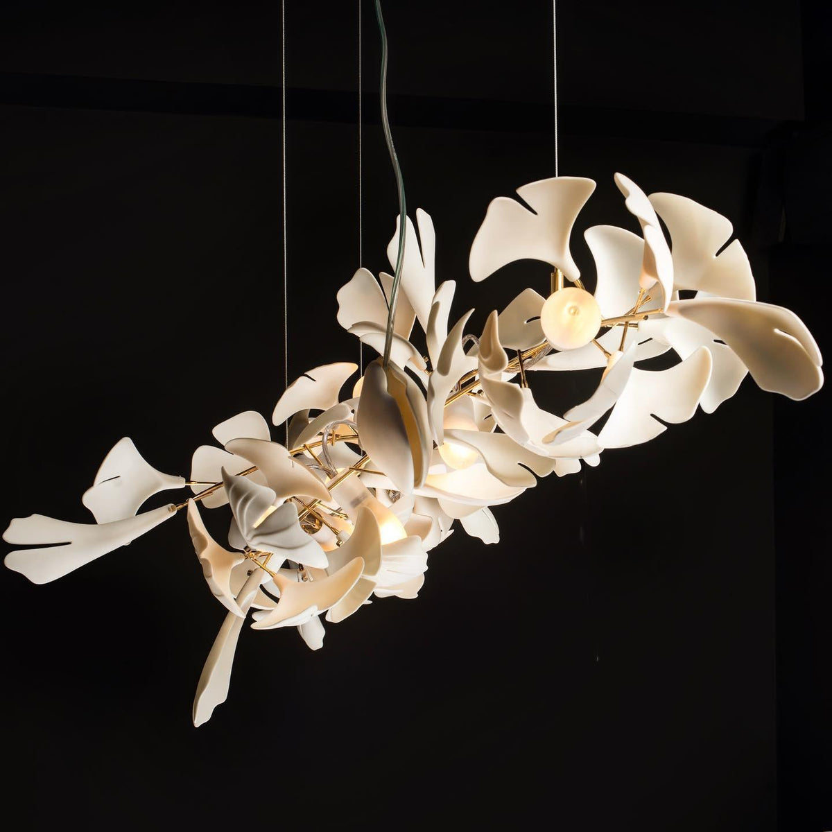 Candeeiro de teto Ceroraine Gingko A em porcelana, LED moderno