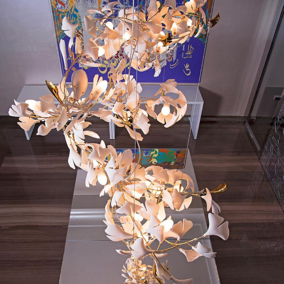 Candeeiro de teto Ceroraine Gingko A em porcelana, LED moderno