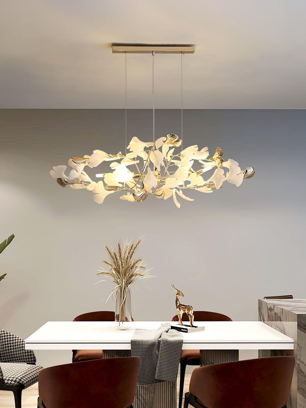 Candeeiro de teto elegante artístico Quiven, em cerâmica dourada com folha de ginkgo
