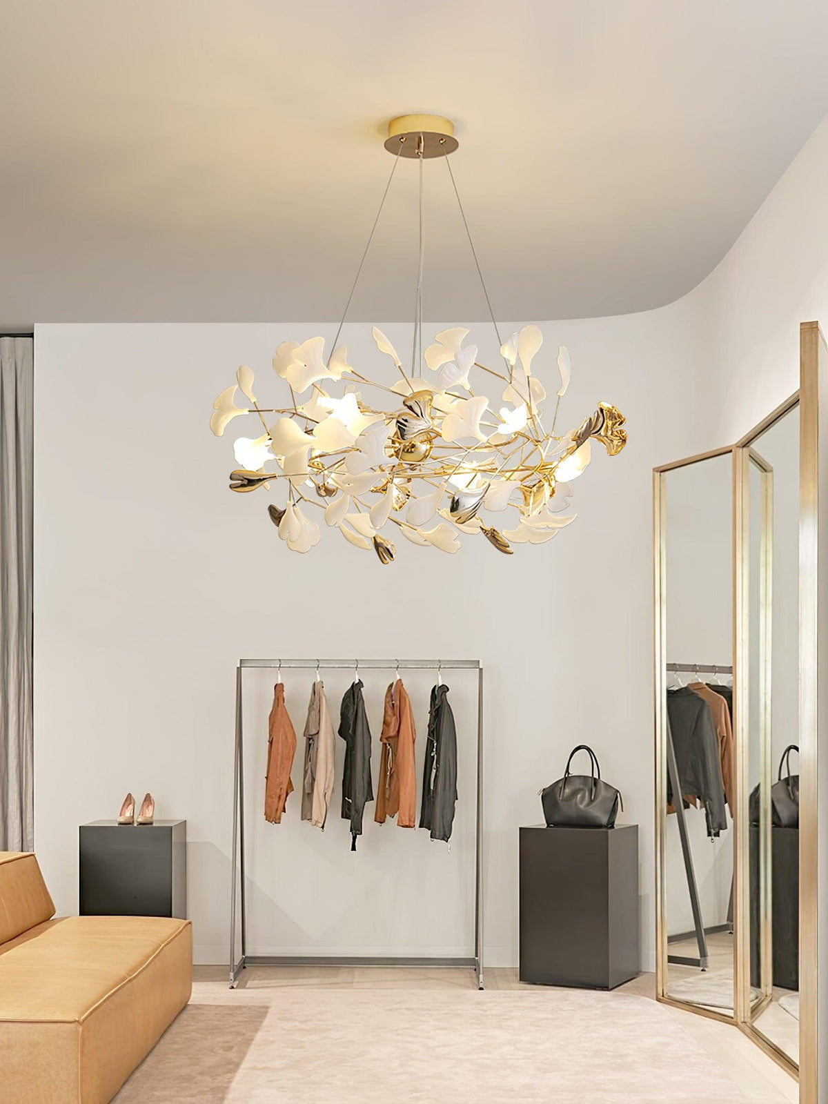 Candeeiro de teto elegante artístico Quiven, em cerâmica dourada com folha de ginkgo