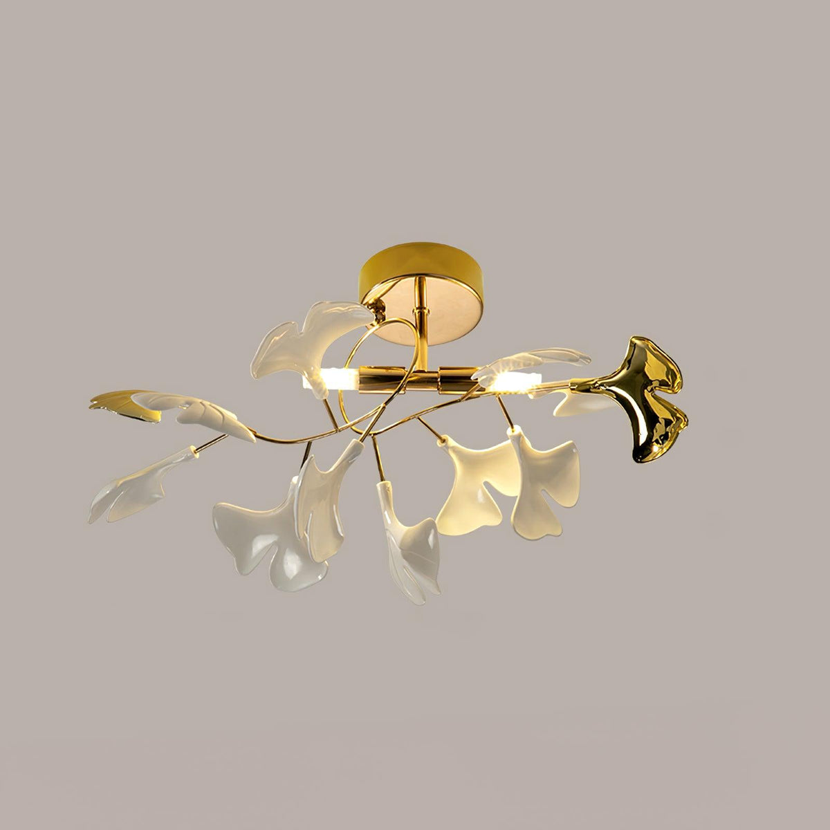 Orienaya-loftlampe med ginkgoblade og messinggren