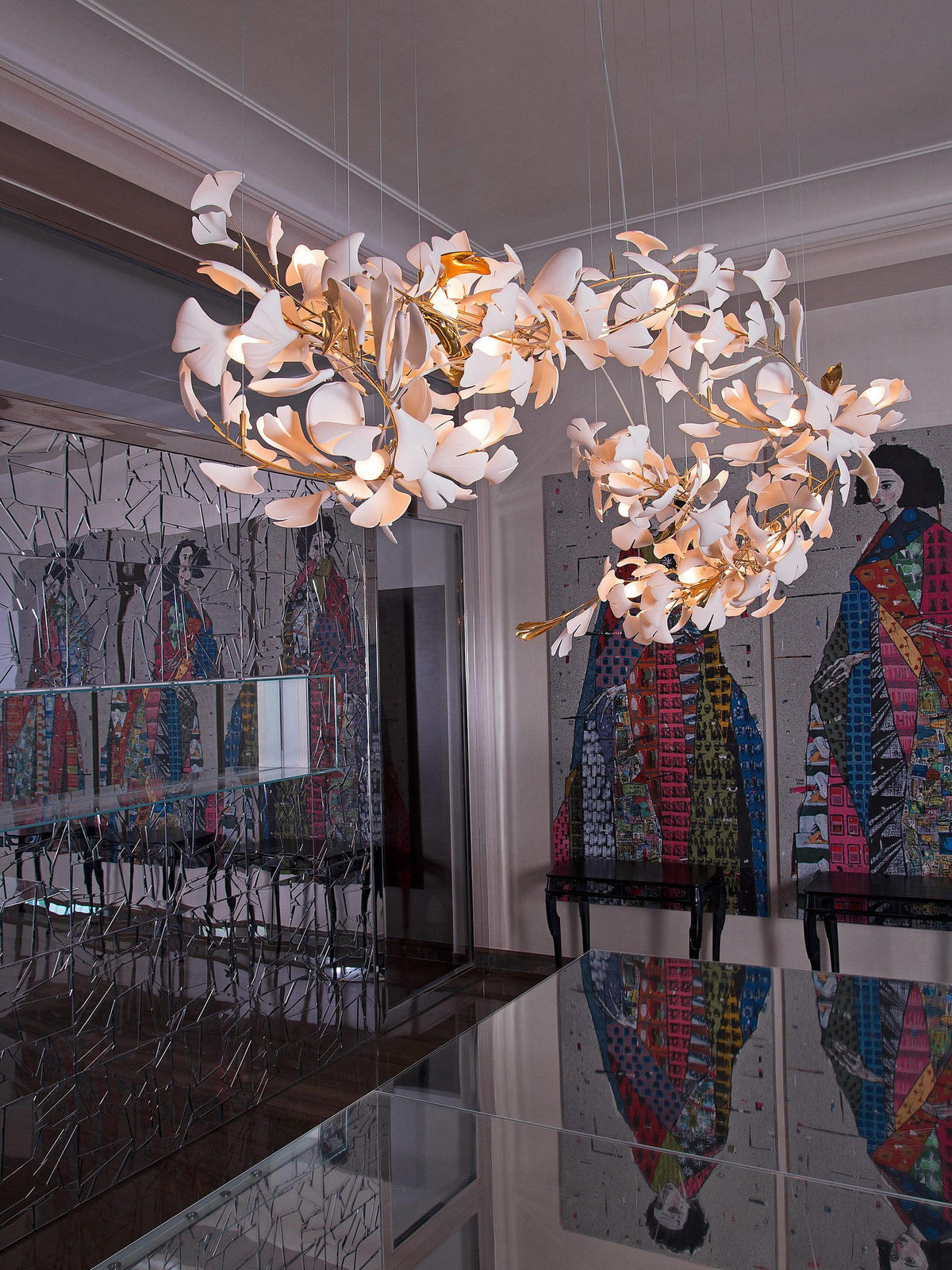 Estrutura de lustre Calix com cúpula de folhas de ginkgo em cerâmica, branco e dourado, moderno