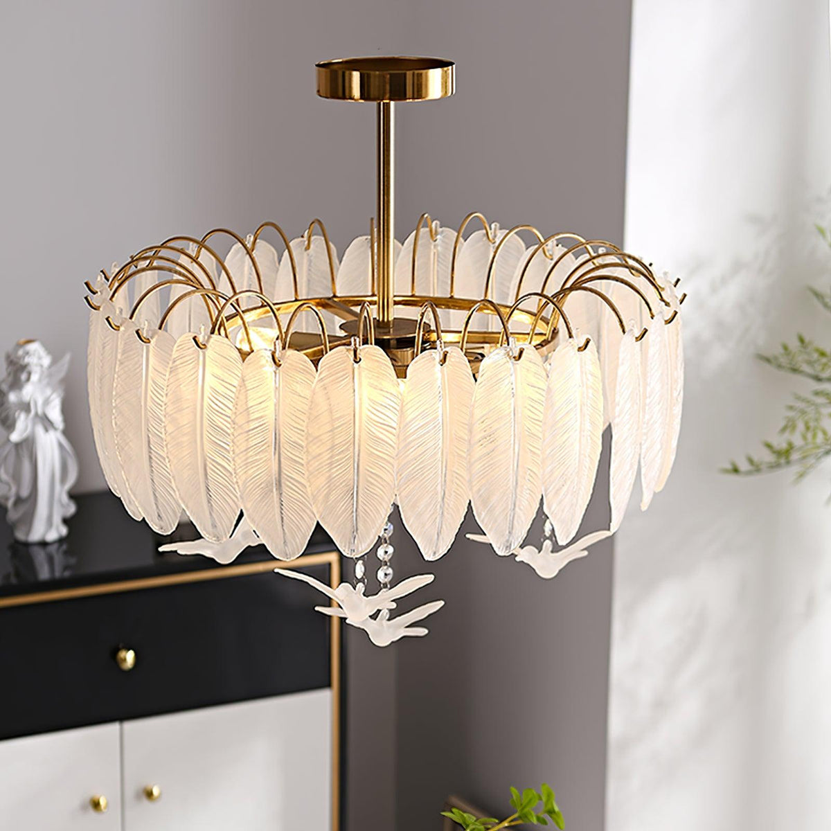Candeeiro de teto Eiriselle em vidro, com pena e pássaro, elegante