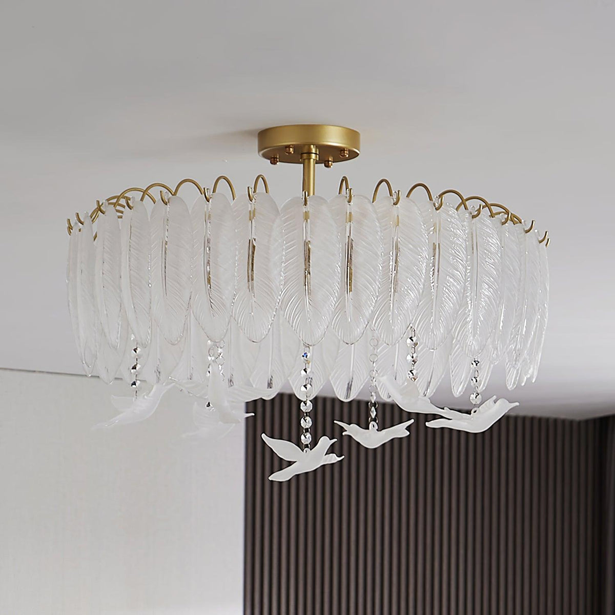 Candeeiro de teto Eiriselle em vidro, com pena e pássaro, elegante