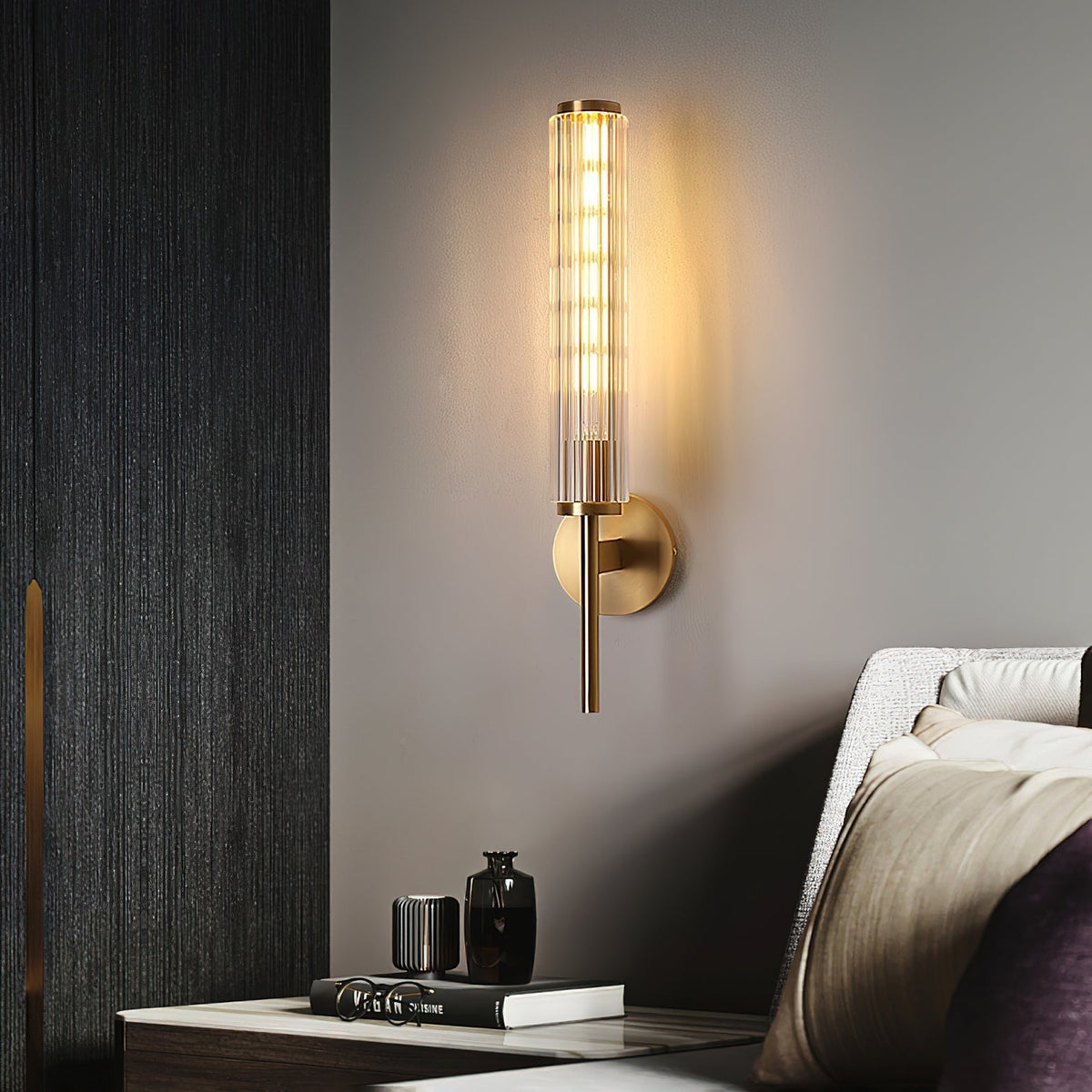 Candeeiro de parede Faylen premium linear de latão e vidro