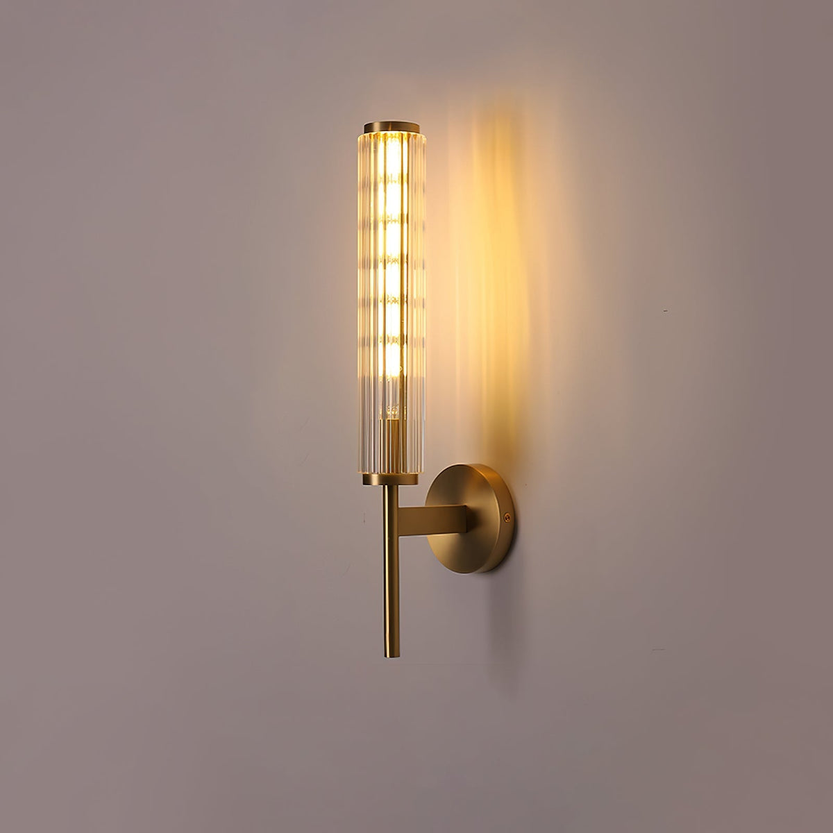 Candeeiro de parede Faylen premium linear de latão e vidro