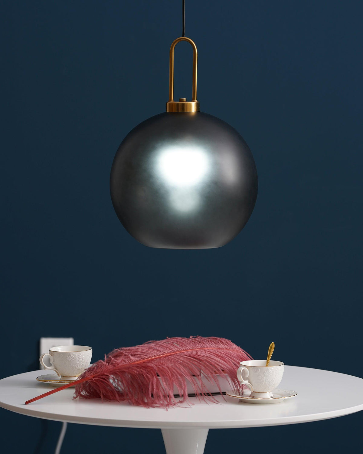Sevelo pendel i matteret glas, swag-design, justerbar