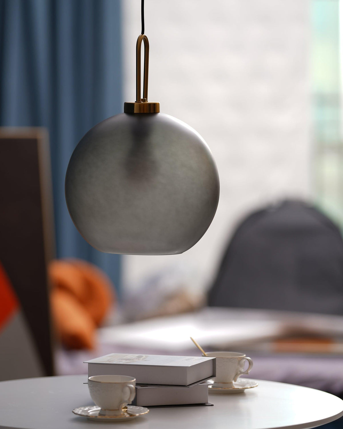 Sevelo pendel i matteret glas, swag-design, justerbar