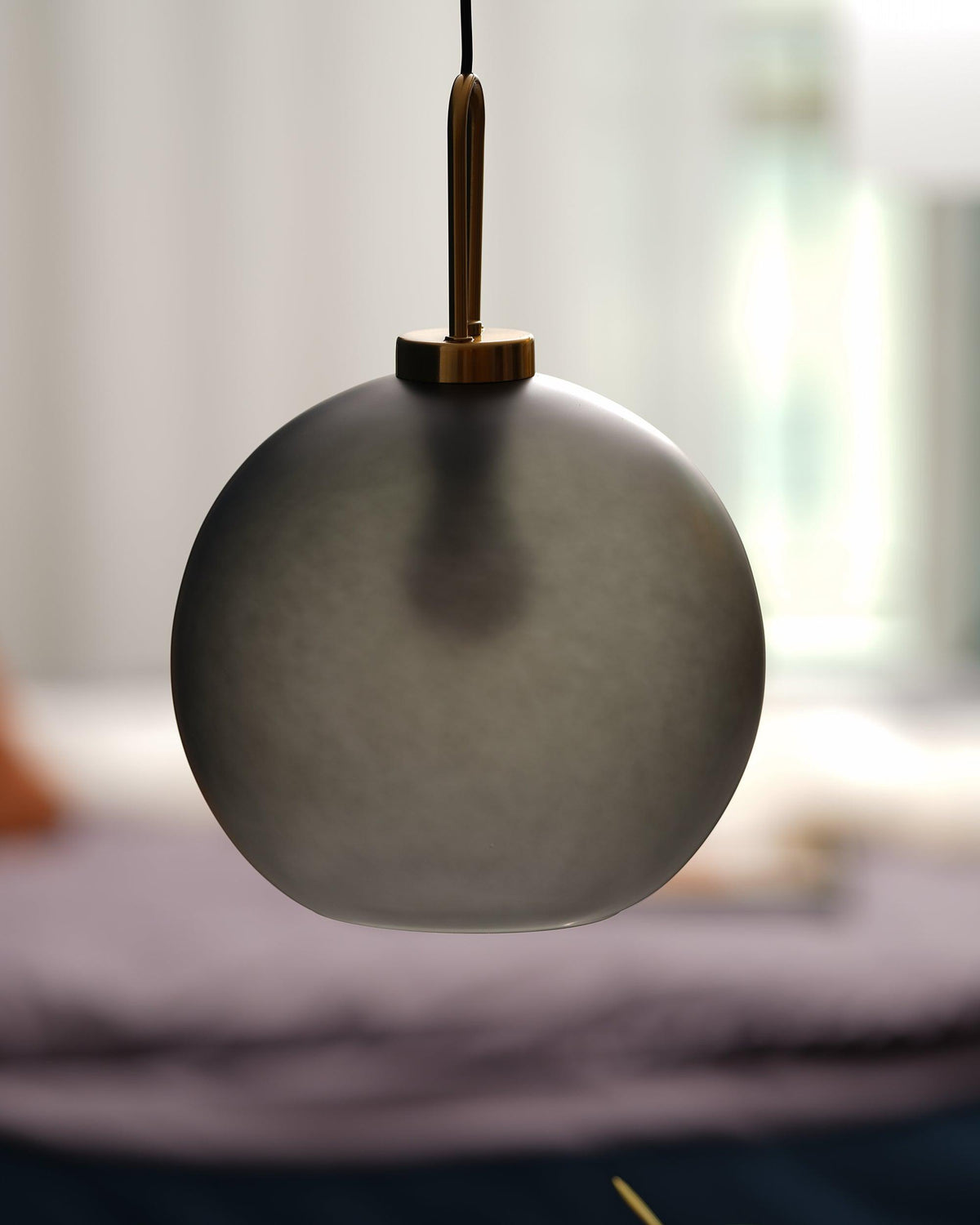 Eirisina pendellampa i glas