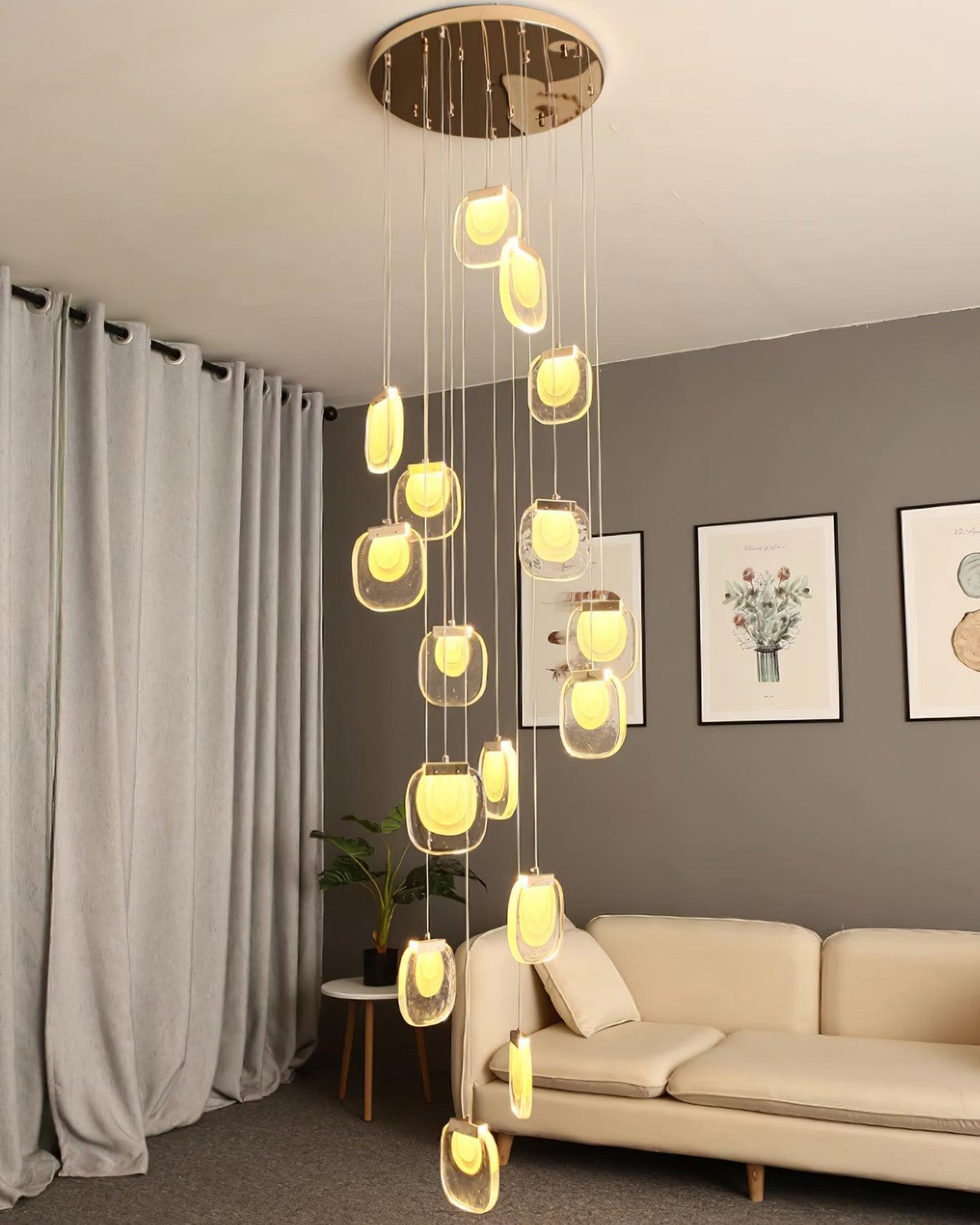 Avesian minimalistinen lasinen portaikkoriippuvalaisin
