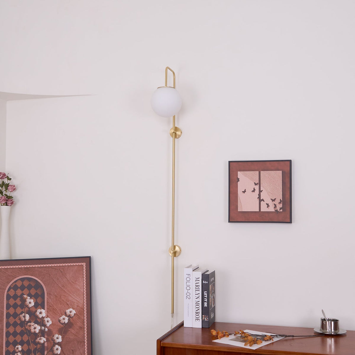 Candeeiro de parede de vidro e latão com globo de elegância premium com ficha Evshaia