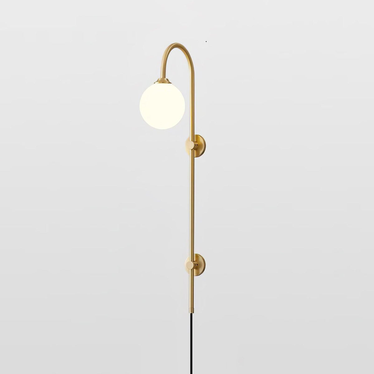 Candeeiro de parede de vidro e latão com globo de elegância premium com ficha Evshaia