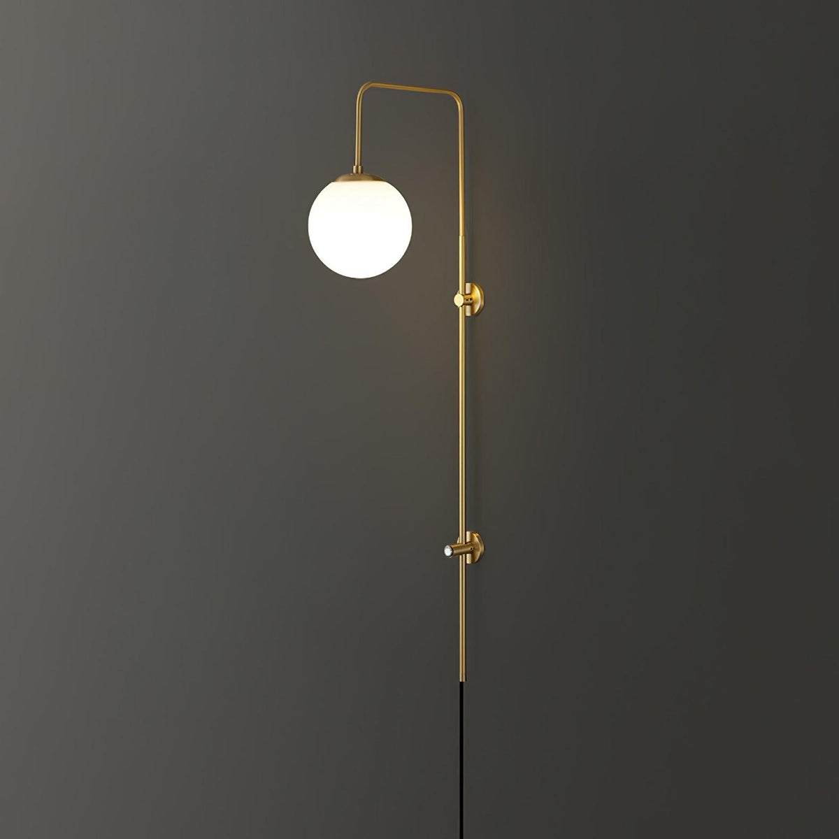 Candeeiro de parede de vidro e latão com globo de elegância premium com ficha Evshaia