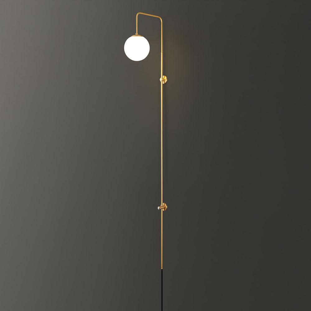 Candeeiro de parede de vidro e latão com globo de elegância premium com ficha Evshaia