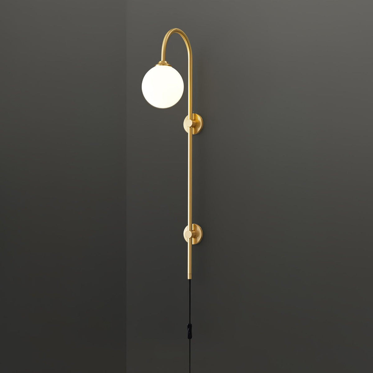Candeeiro de parede de vidro e latão com globo de elegância premium com ficha Evshaia
