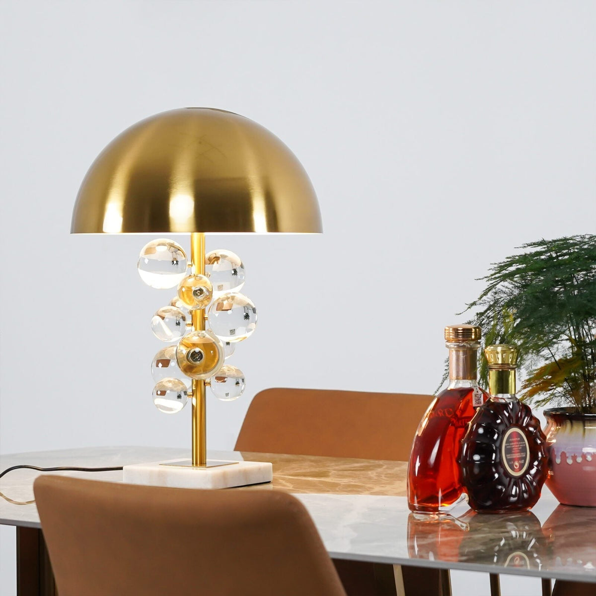 Candeeiro de mesa moderno Petoeria em mármore