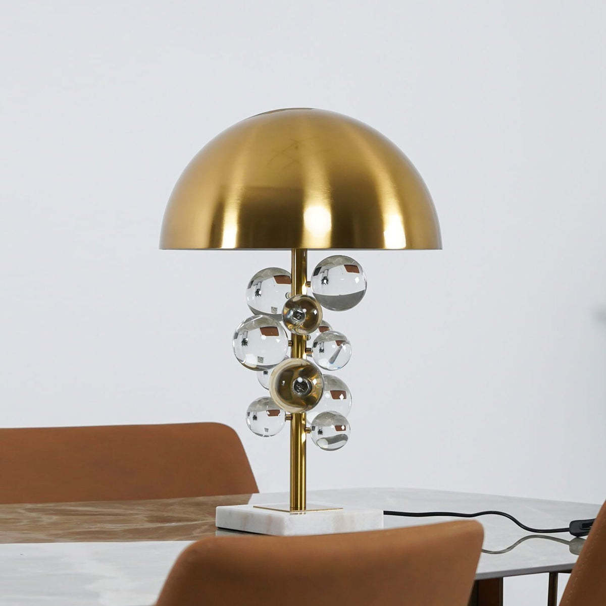 Candeeiro de mesa moderno Petoeria em mármore