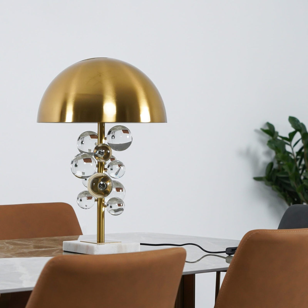 Candeeiro de mesa moderno Petoeria em mármore