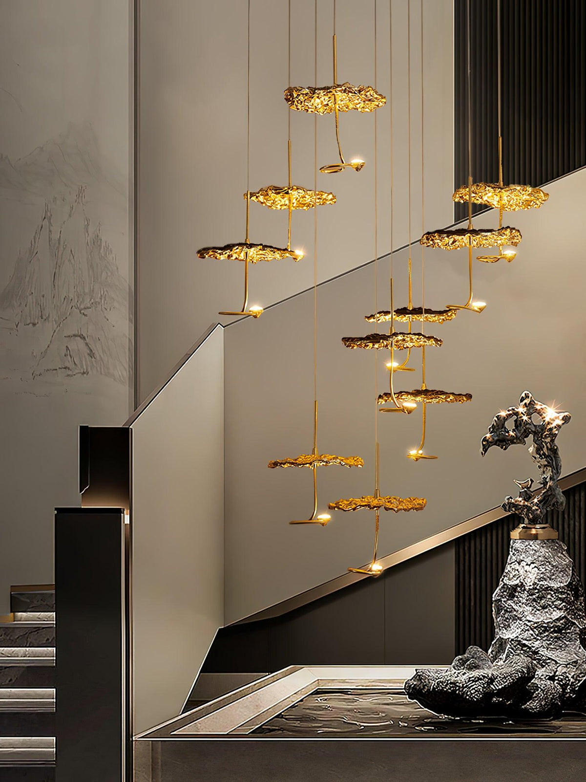 Aureate-klyngekrone i messing med skyinspireret design